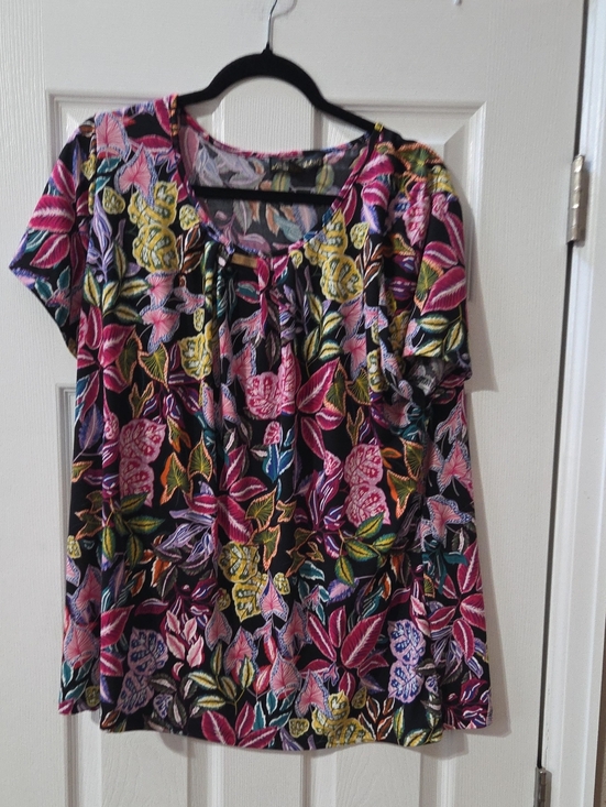80 Park Tops - Women's Floral Multicolor Short Sleeve Blouse